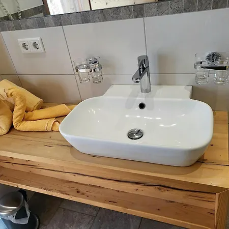 公寓 In Neukirchen With A Balcony Neukirchen am Großvenediger