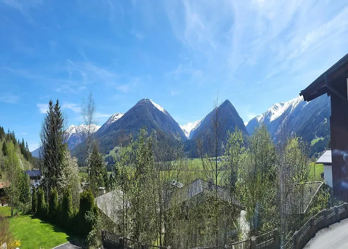 Διαμέρισμα In Neukirchen With A Balcony Neukirchen am Großvenediger